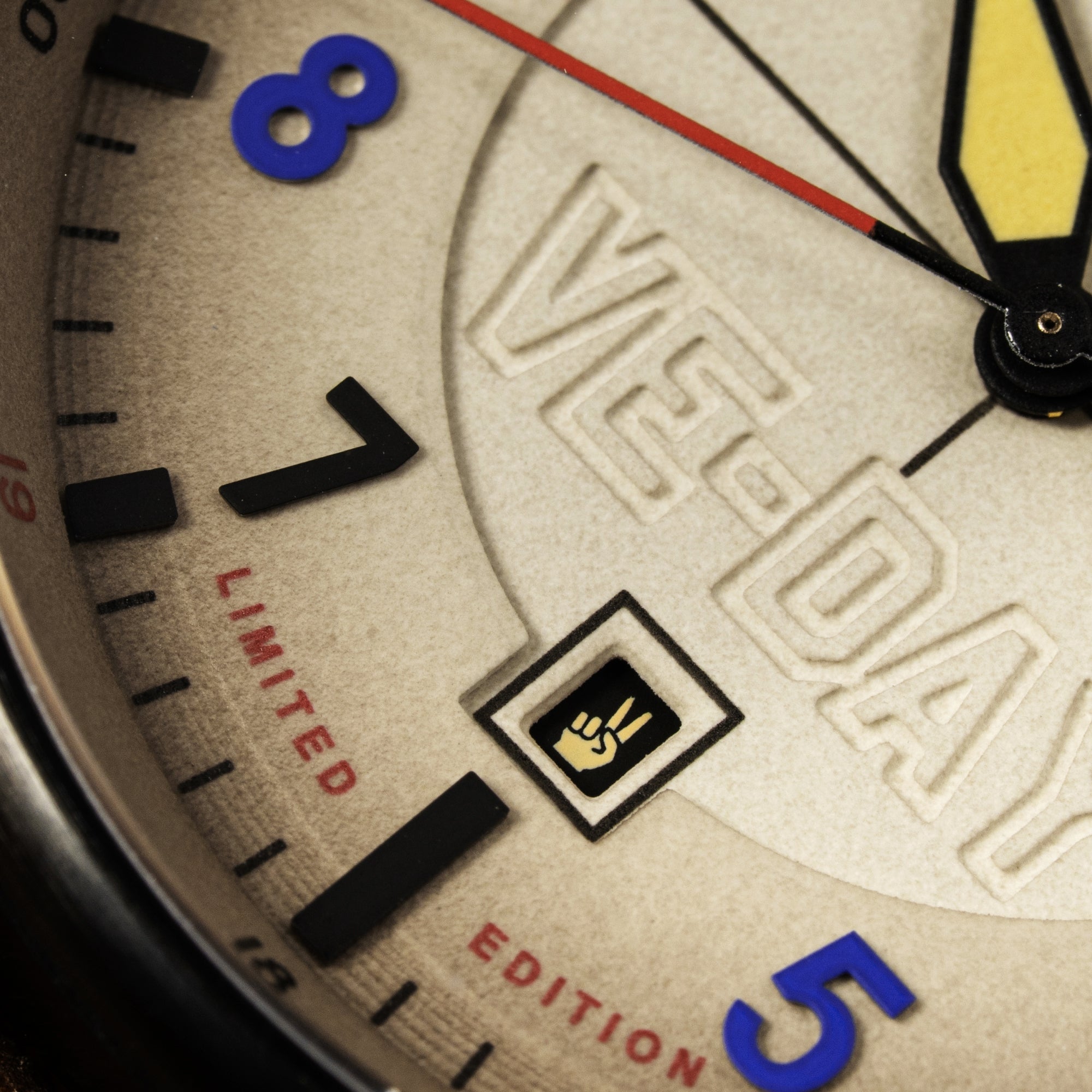 AVI-8 Kent Automatic Ve-Day 80Th Limited Edition Vanguard Beige