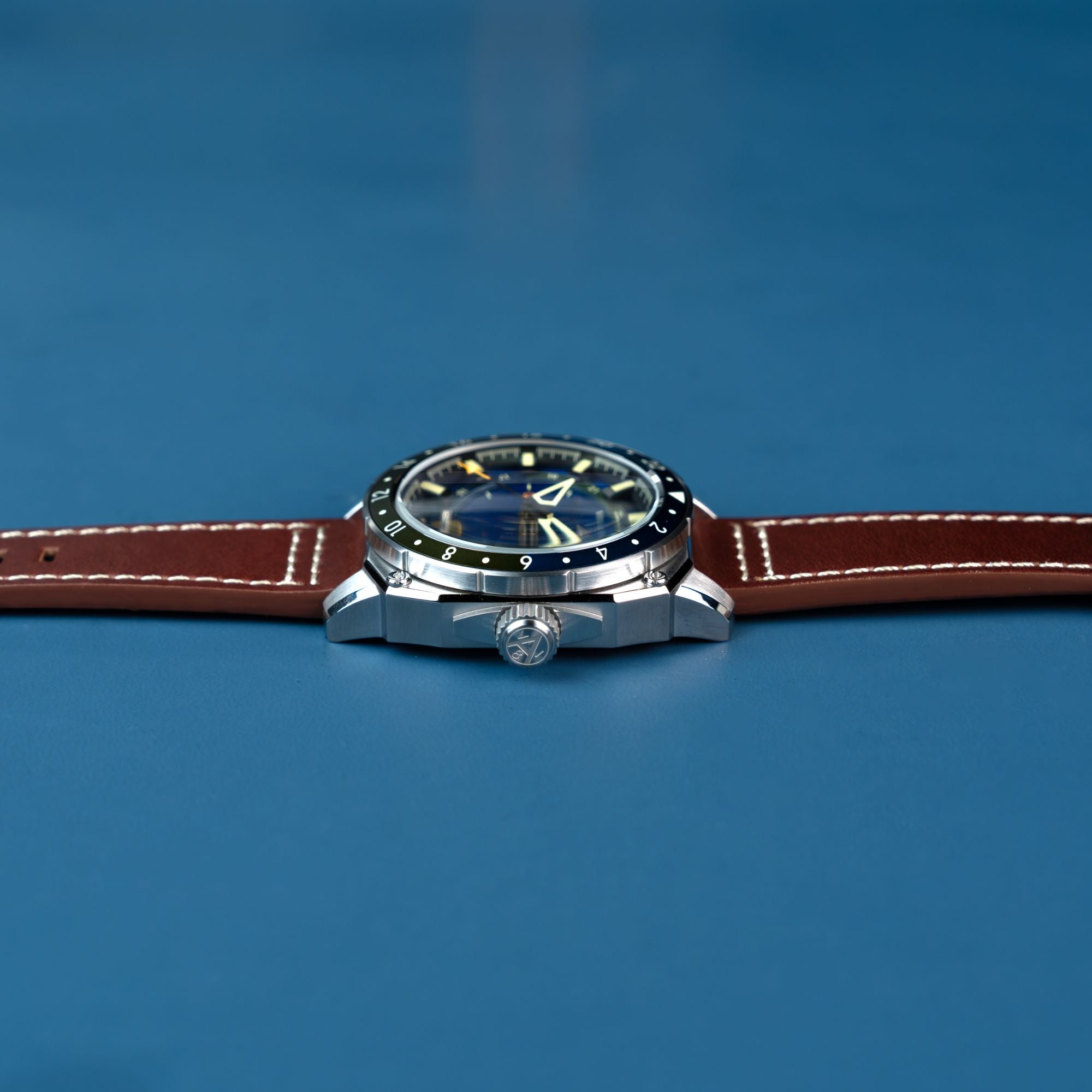 AVI-8 Hawker Hunter Atlas Gmt Automatic Earth Blue Av 4122 02