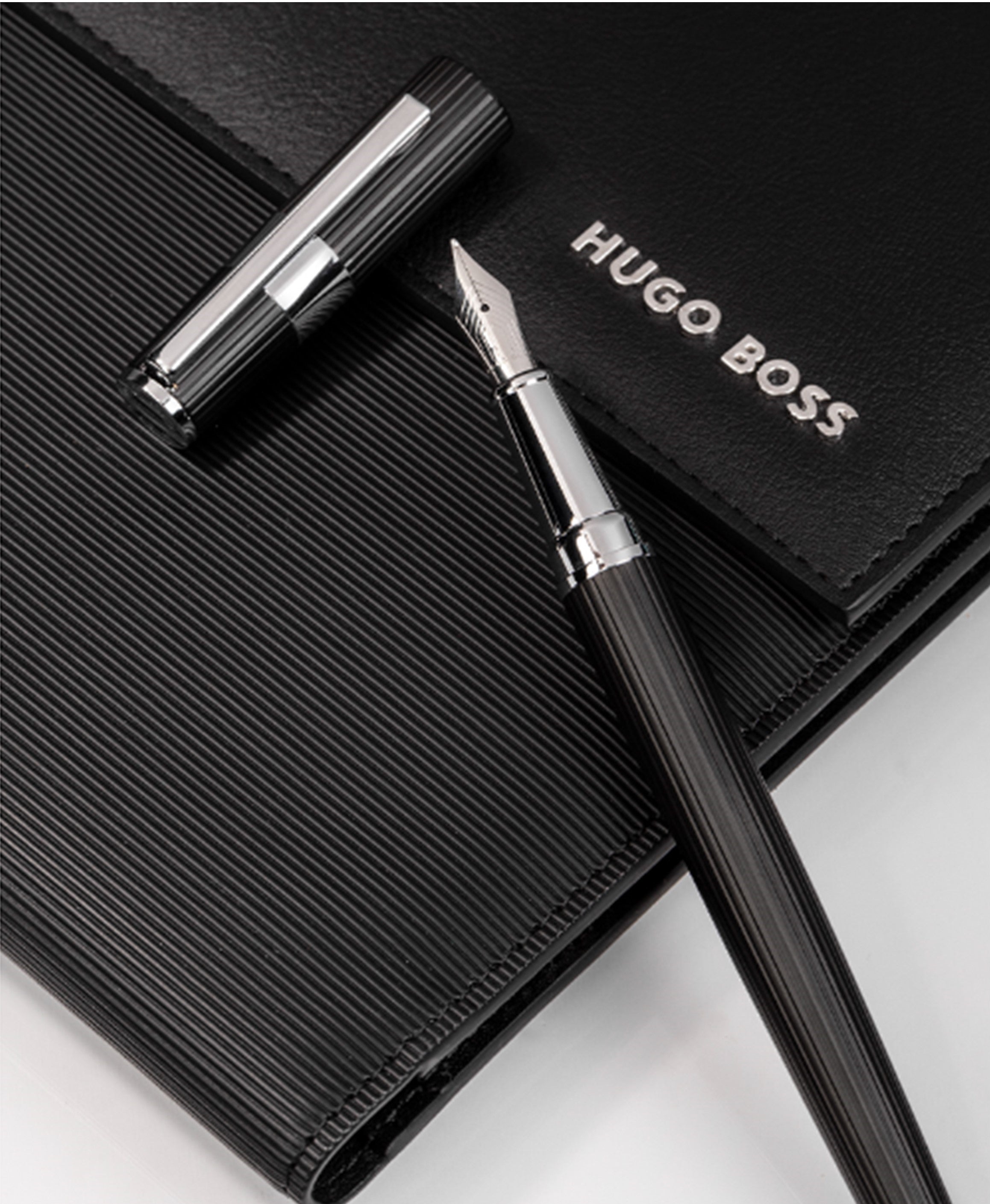 HUGO BOSS HDM210A-Folder A5 Pinstripe Black