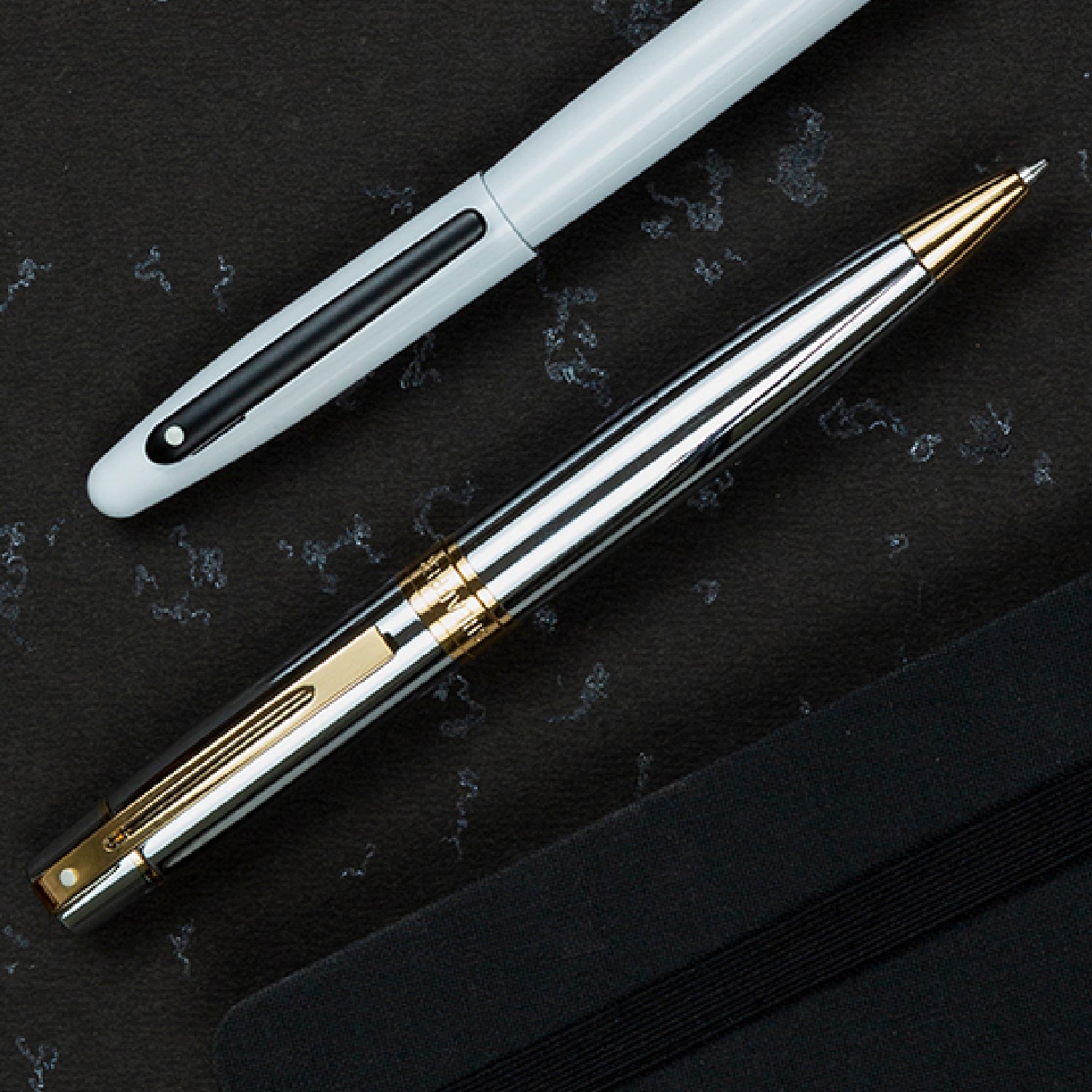 Sheaffer 300 Chrome with Gold Trims Ballpoint Pen | E2934251