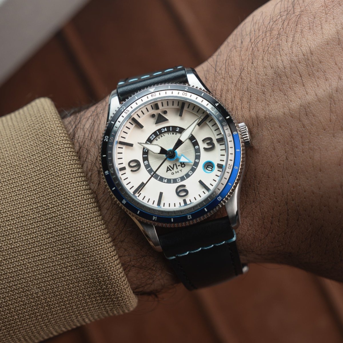 AVI - 8 Airmaster Gmt Automatic Wing Silver | TIME Watches