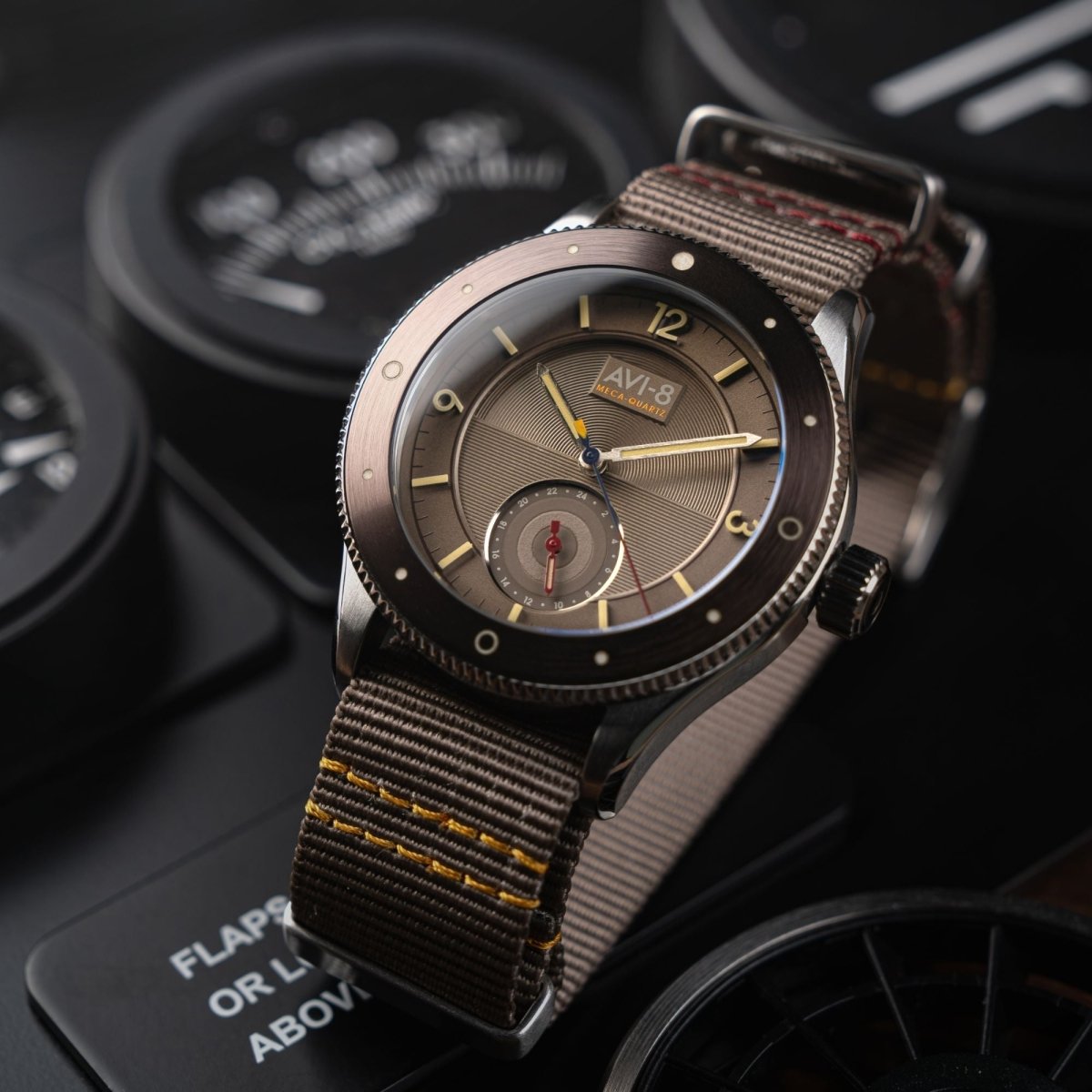 AVI - 8 Airmaster Sector Meca - Quartz Silver Feather Grey | TIME Watches