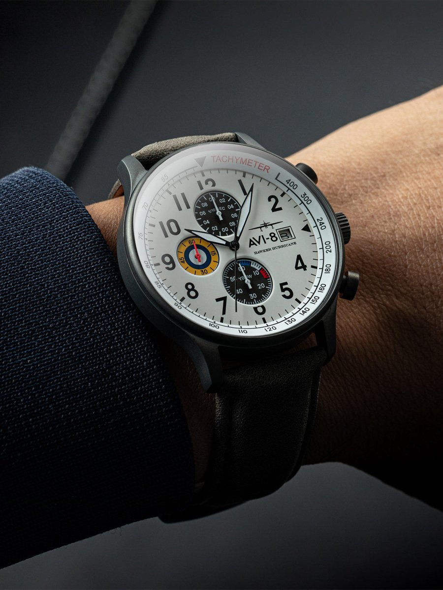 AVI - 8 Classic Chronograph Ivory Grayscale | TIME Watches