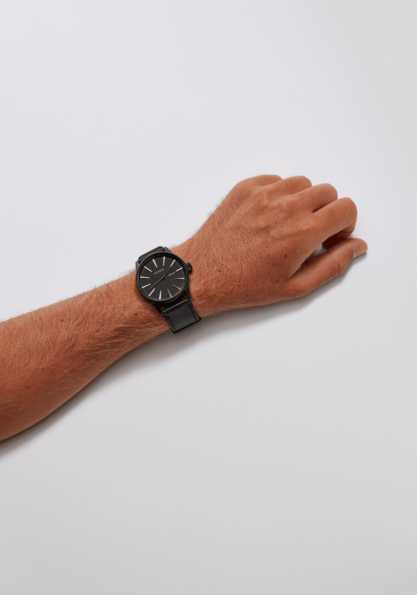 NIXON Sentry Leather Black Dial and Black Leather 40mm Unisex Watch | A1052001 - 00 | TIME Watches