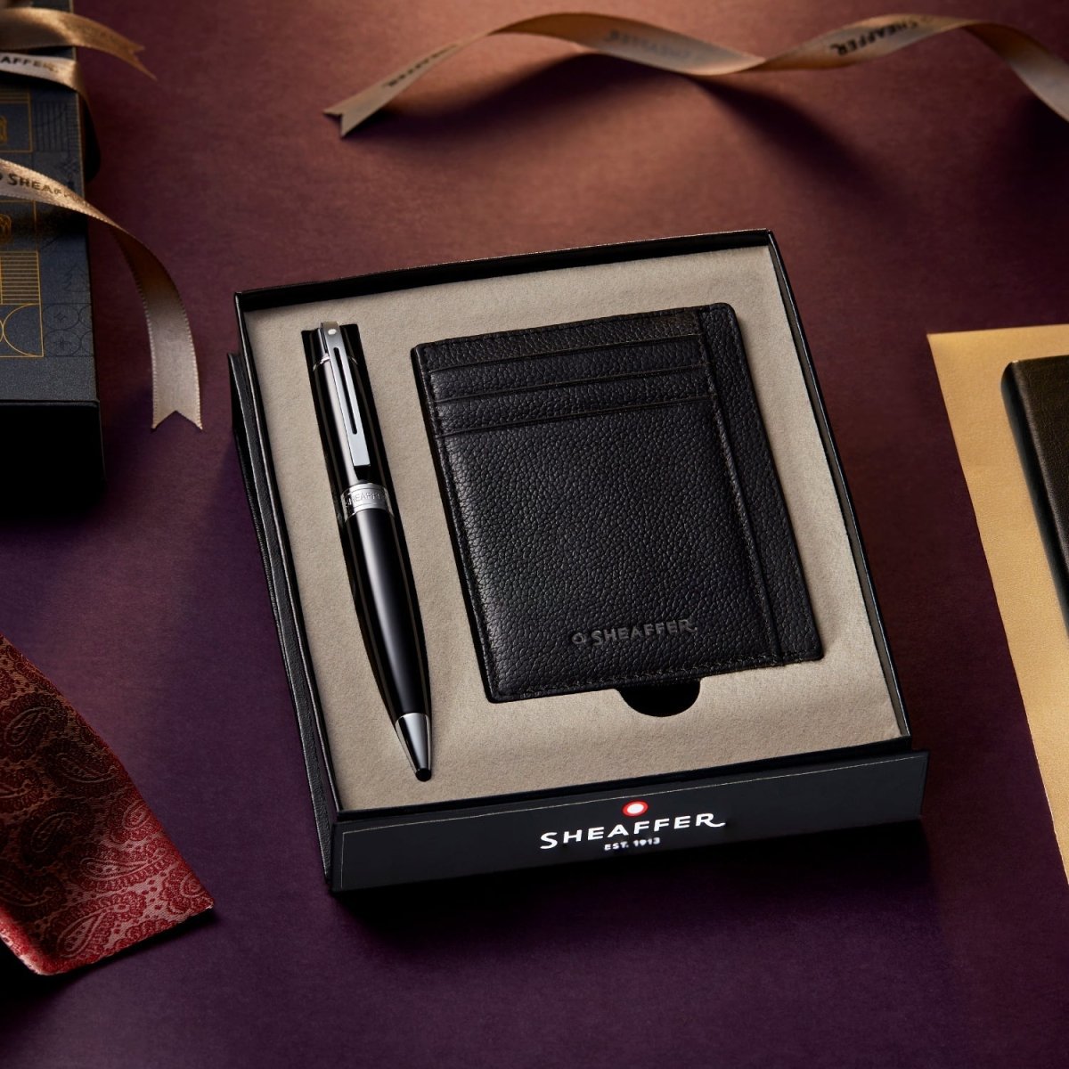 Sheaffer 300 Series Glossy Black Ballpoint Pen Gift Set | G2931251 - 2 | TIME Watches