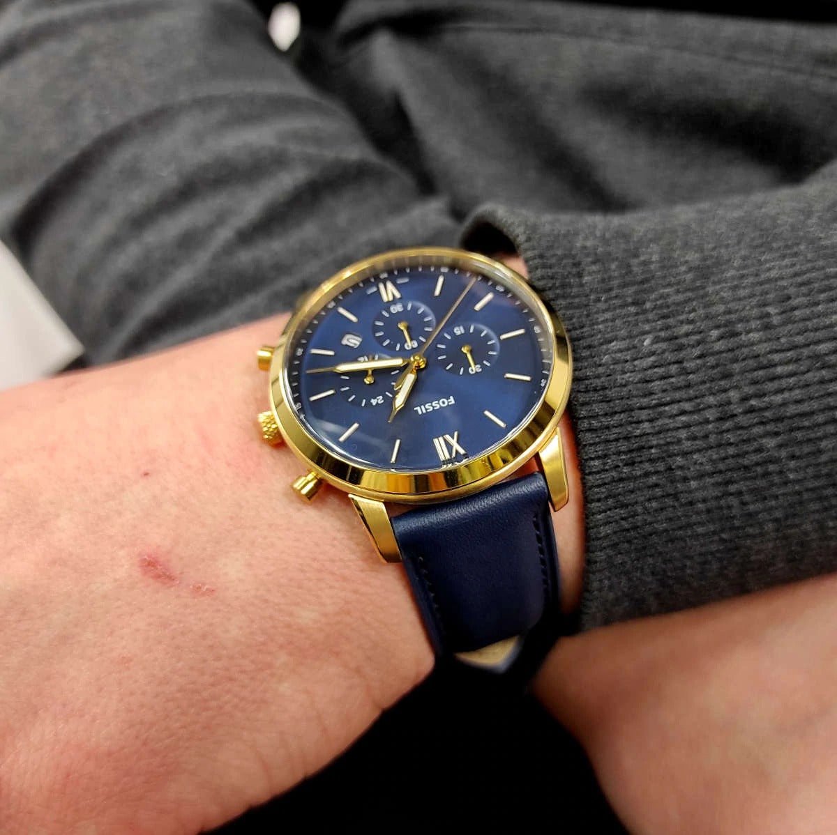 Fossil Neutra Chronograph Navy Leather Men's Watch - FS5790 | Time Watch Specialists
