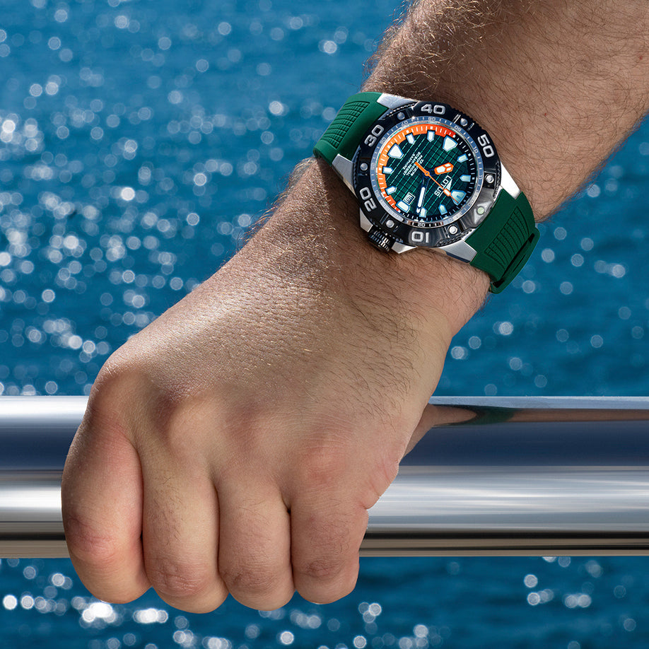 Lotus Diver Green Dial Calendar Stainless Steel Men’s Watch | 18927/3