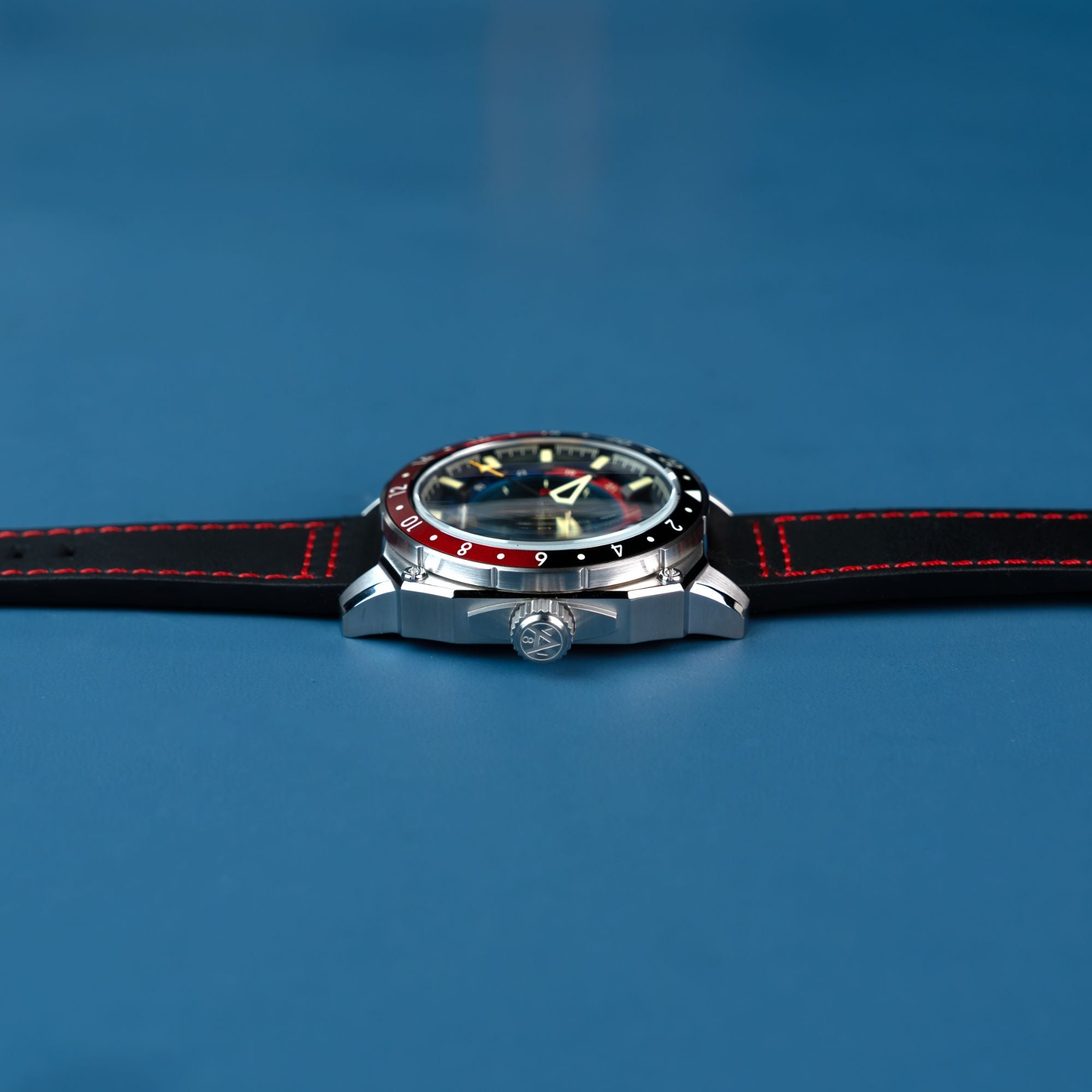 AVI-8 Hawker Hunter Atlas Gmt Automatic Devil Black Av 4122 01