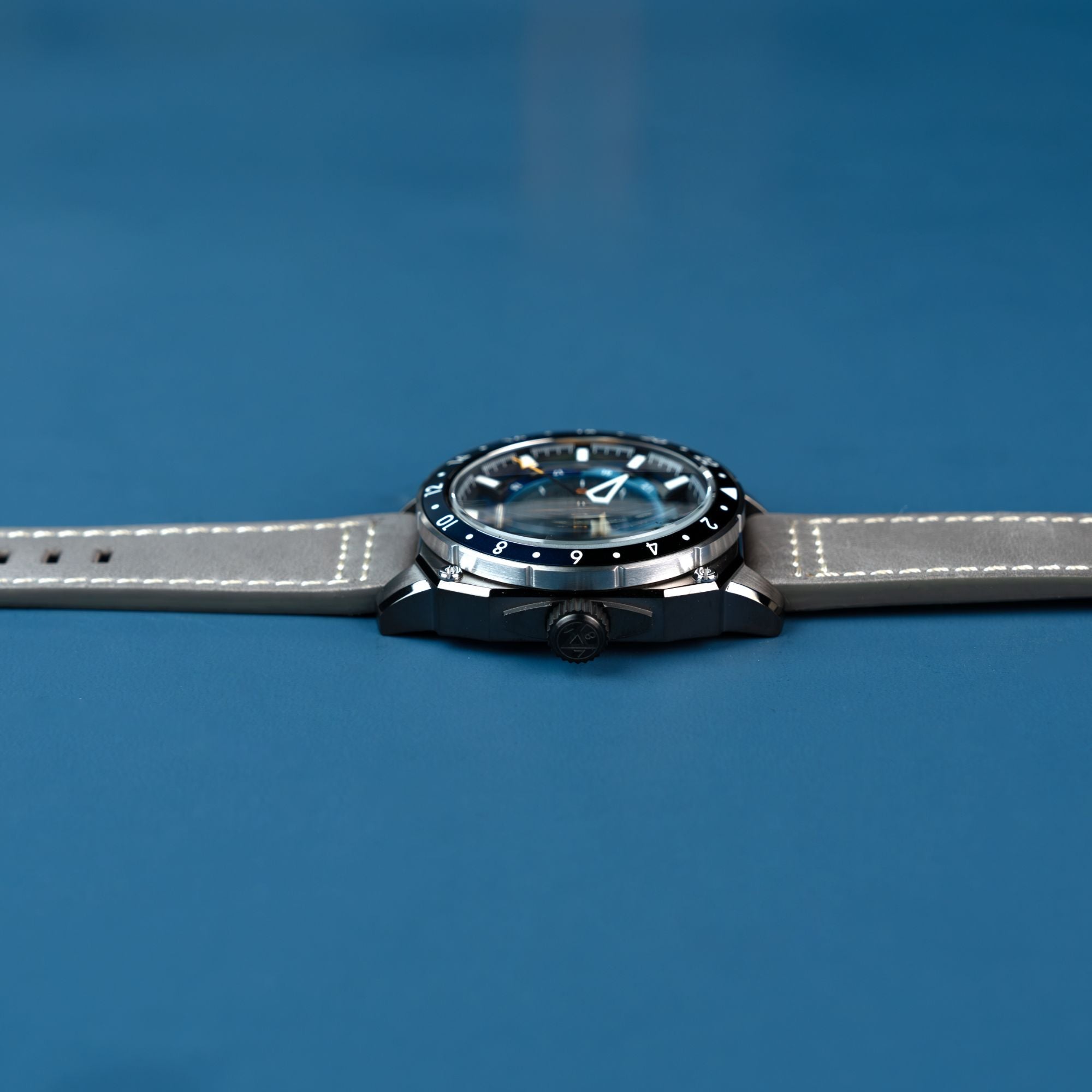 AVI-8 Atlas Gmt Automatic Mist Grey