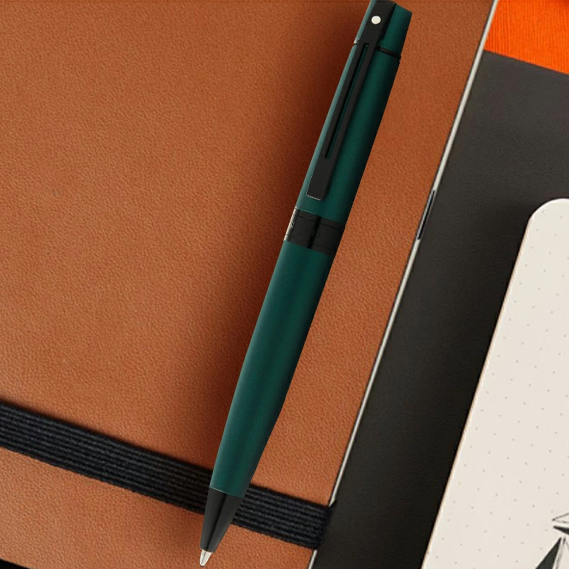 Sheaffer 300 Ballpoint Pen in Matte Green with Black Trim | E2934651