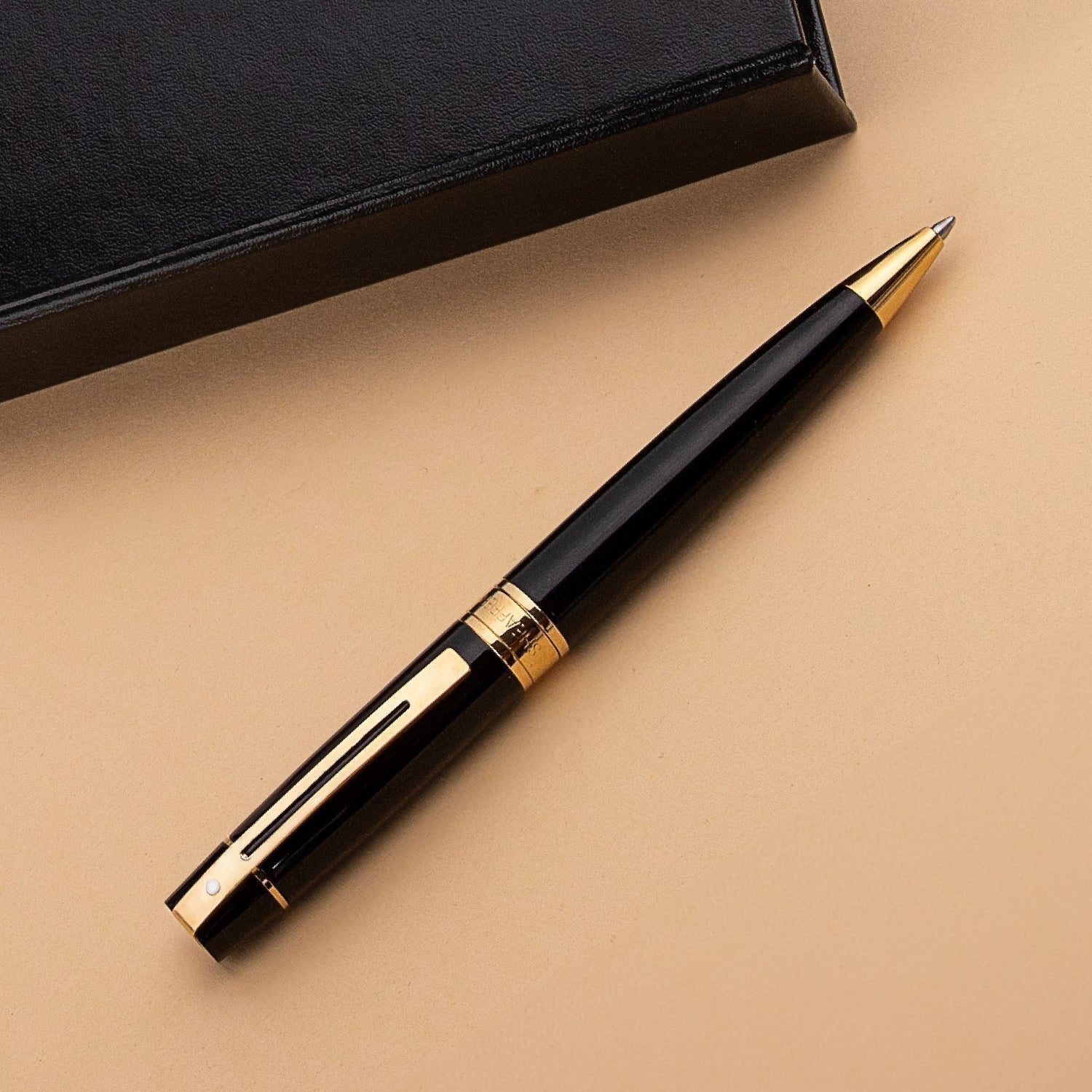 Sheaffer  300 9325 Glossy Black Ballpoint Pen With Gold-tone Trim | E2932551