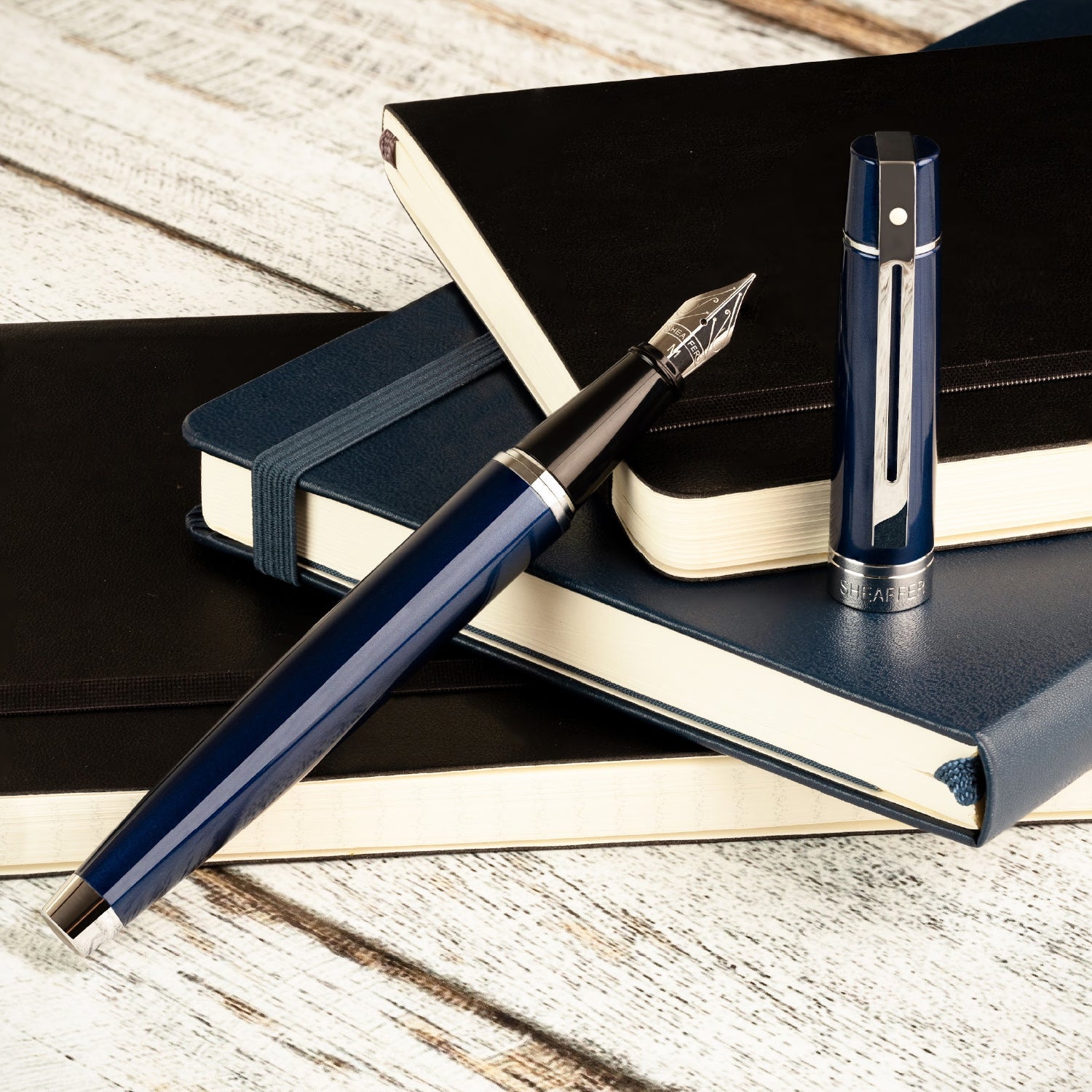 Sheaffer 300 Glossy Blue Fountain Pen With Chrome Trims | E0934153