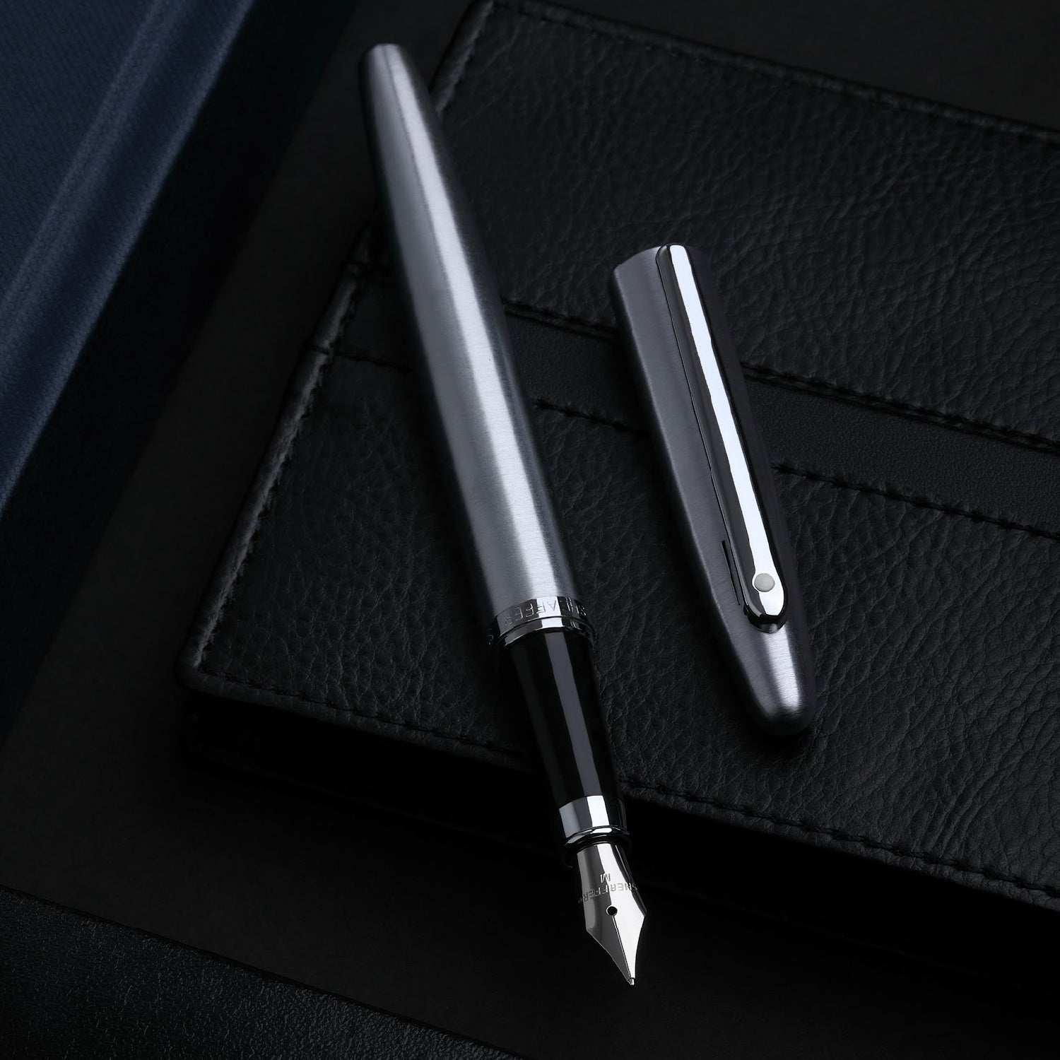 Sheaffer  VFM 9426 Brushed Chrome Fountain Pen With Chrome Trim - Medium | E0942653