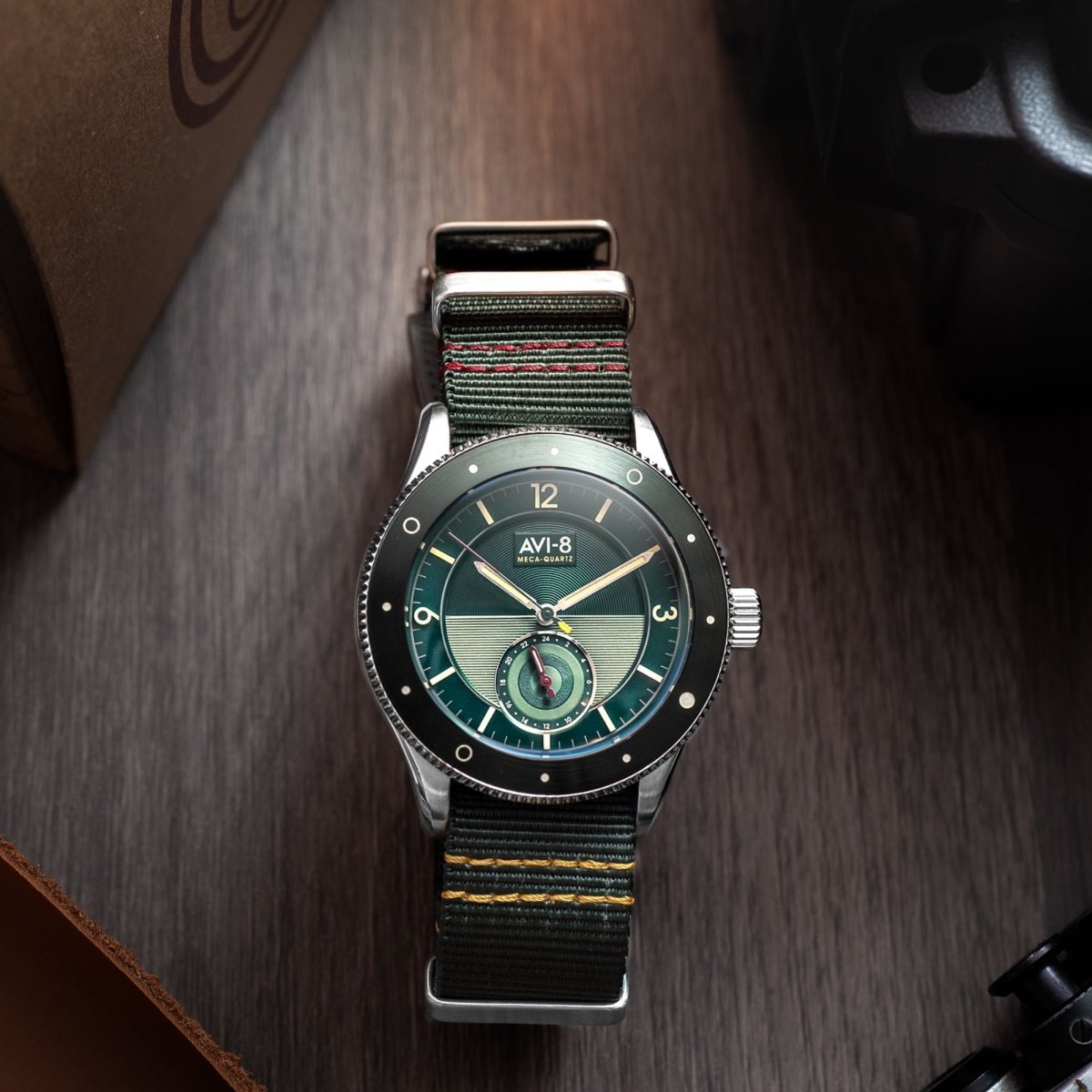 AVI - 8 Airmaster Sector Meca - Quartz Vert Green | TIME Watches