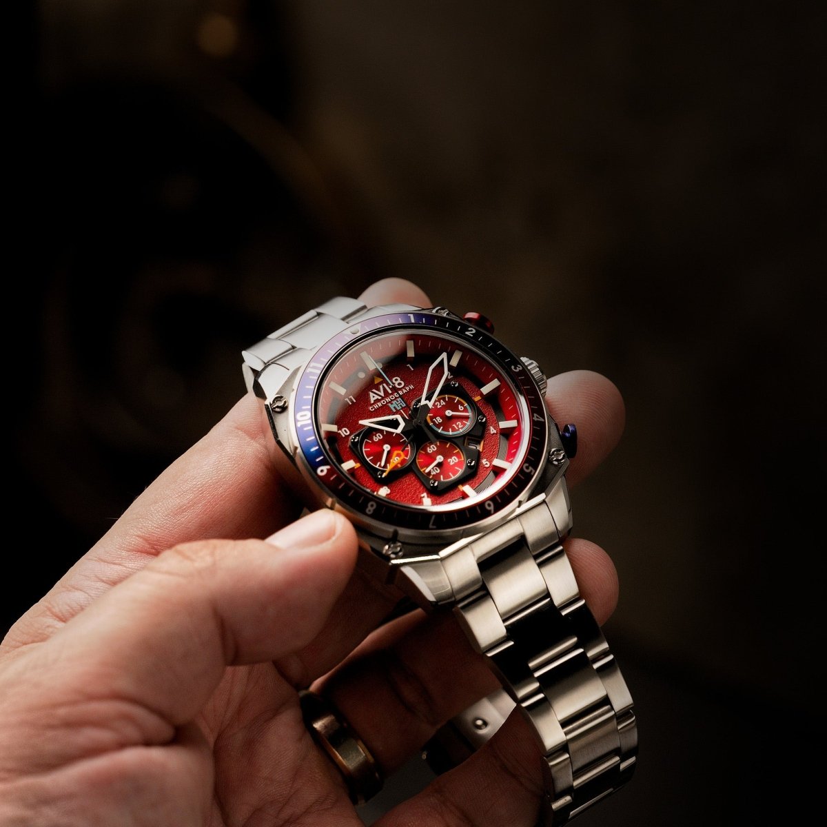 AVI - 8 Hawker Hunter Atlas Dual Time Chronograph Crimson Red Av 4100 22 | TIME Watches