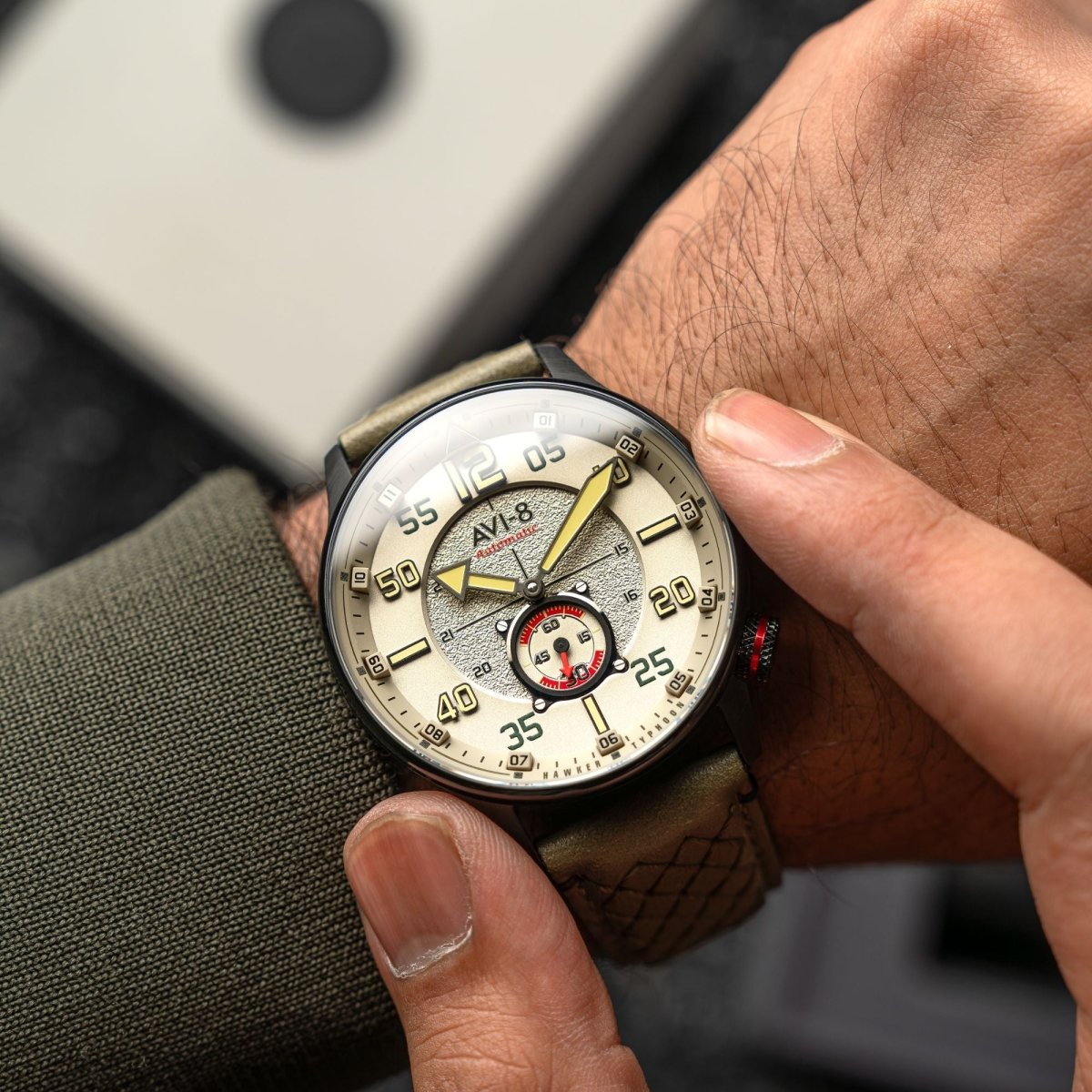 AVI - 8 Hawker Typhoon Baldwin Automatic Dark Khaki Av 4119 04 | TIME Watches