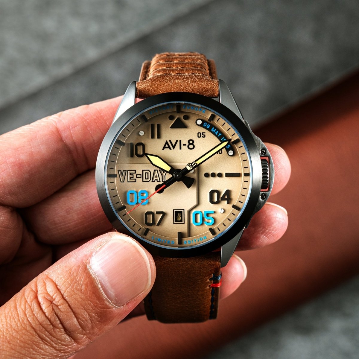AVI - 8 Patriot Automatic Ve - Day 80Th Limited Edition Victory Cream | TIME Watches