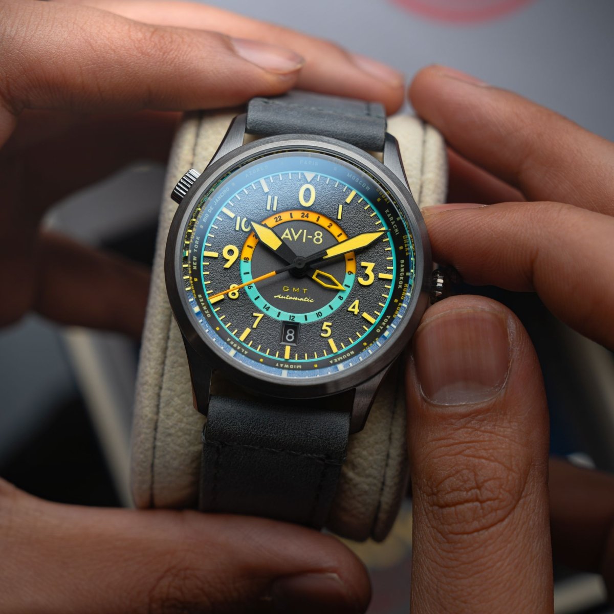 AVI - 8 Wingman Worldtimer Gmt Automatic Tropical Grey | TIME Watches