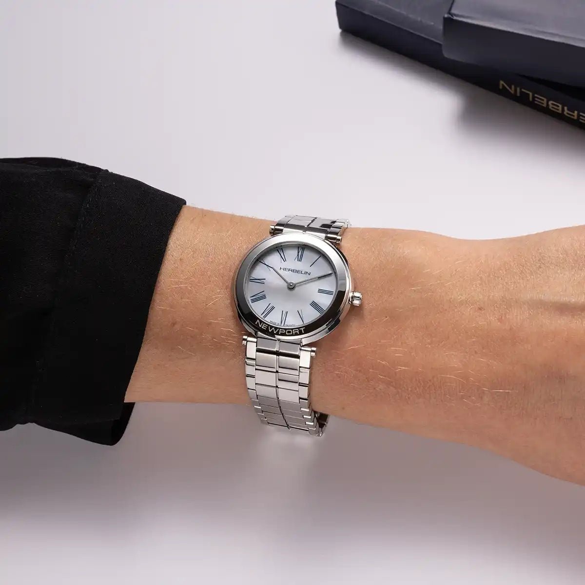 HERBELIN Newport Slim Quartz Steel and Mother of Pearl 32mm Women's Watch | 16922B09 | TIME Watches