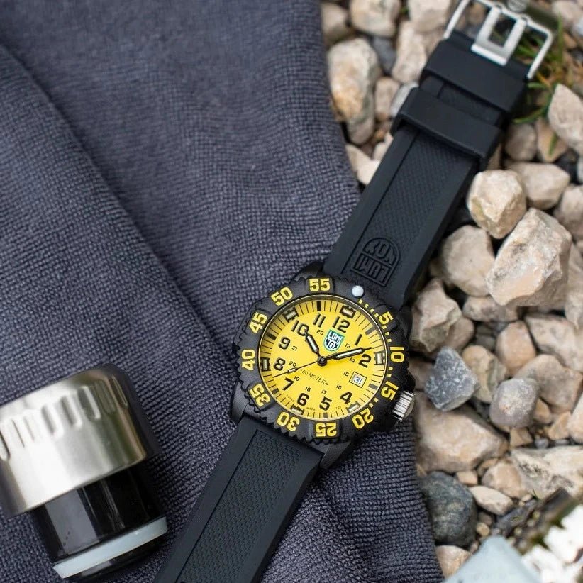 Luminox watch face deals